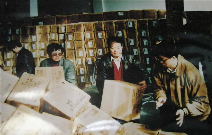 1983年，汪海带职工偷偷卖鞋，开始进入市场