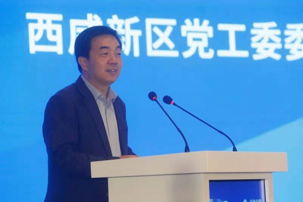 西咸新区党工委委员、管委会副主任亢振峰