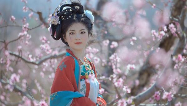山东邵庄的桃花开了，花香里有个工业强镇