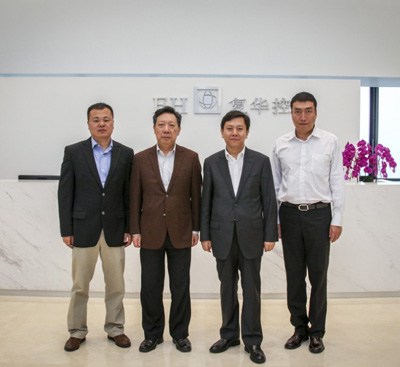 复华控股董事长王新等陪同并座谈