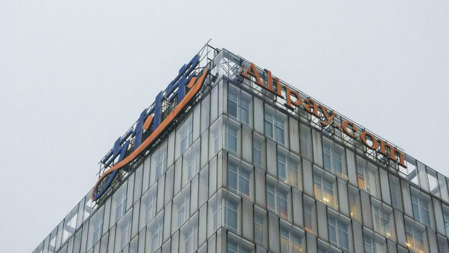 余额宝"点刹" 天弘基金"大象"转身