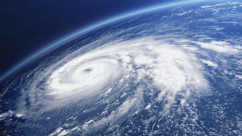 美国经济搏击强飓风